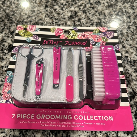 Betsy Johnson grooming bundle - Picture 4 of 7